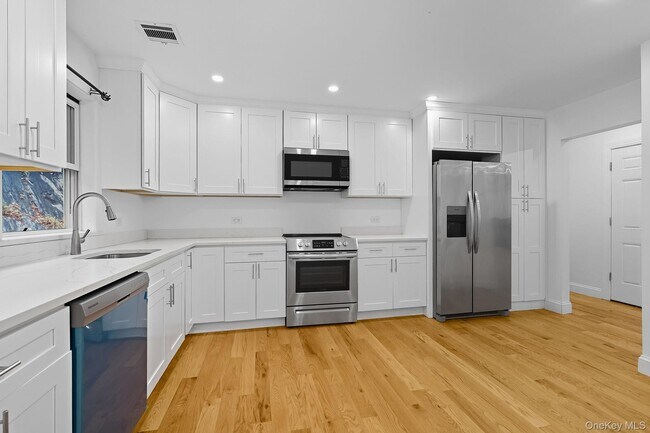 Building Photo - 171 Frederic St