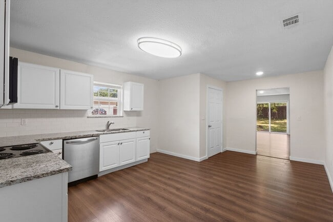 Building Photo - Charming Renovated Home for Lease in Denison!