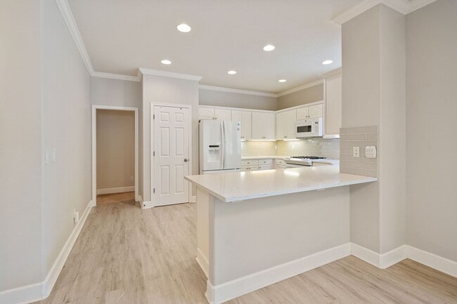 Building Photo - 10657 SW Adele Dr