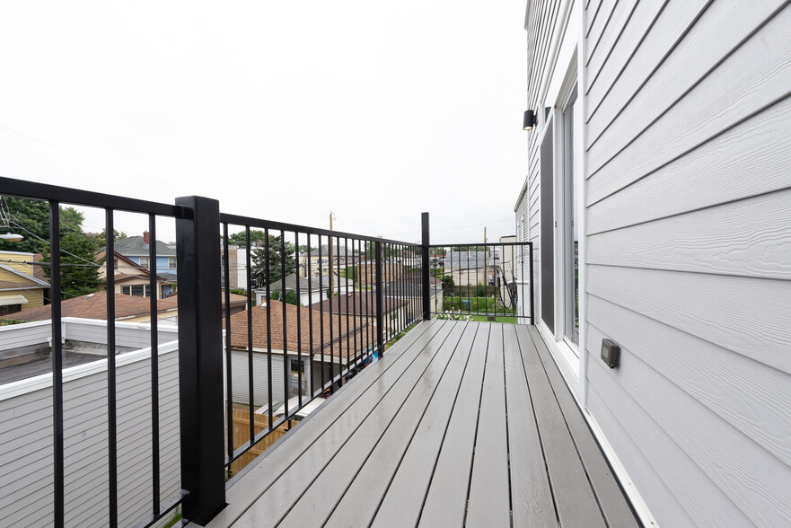 Building Photo - 4429 N Kimball Ave