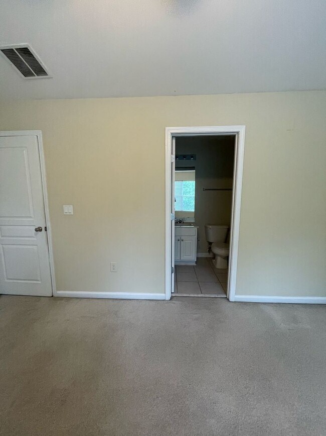 Building Photo - 05-203 Doddi