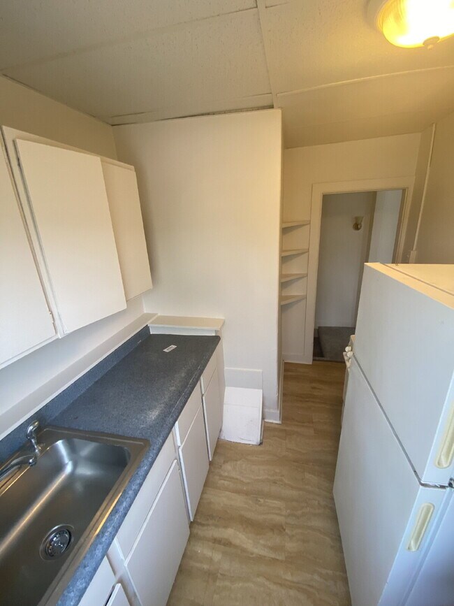 Building Photo - Top Floor Apartment in Downtown Westminster