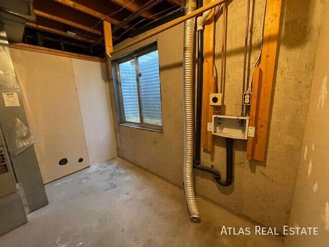 Building Photo - 2115 Bainbridge Rd