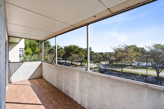 Building Photo - 6075 N Sabal Palm Blvd