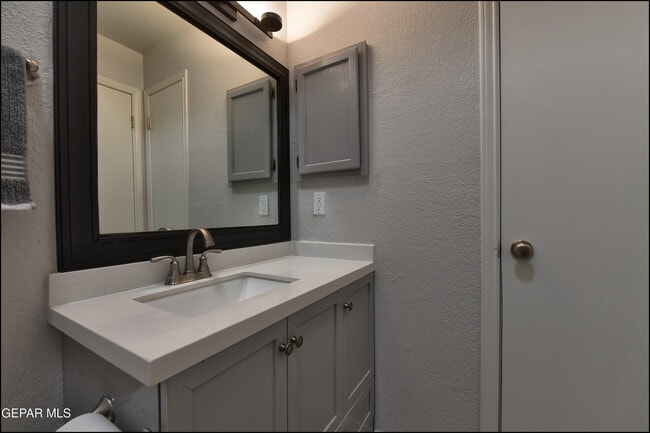 Building Photo - 609 Bristol Dr