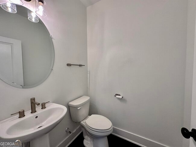 Building Photo - 533 Whitlox Rd NW