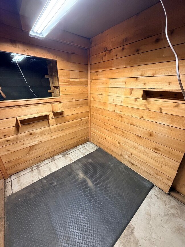 Building Photo - Spacious Home with Office, Studio, Workshop - Endless Possibilities!