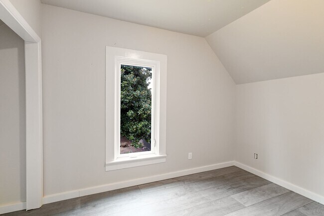 Building Photo - Beautifully Renovated 4-Bedroom Farmhouse on Large Corner Lot in the Heart of Sublimity - Water/S...