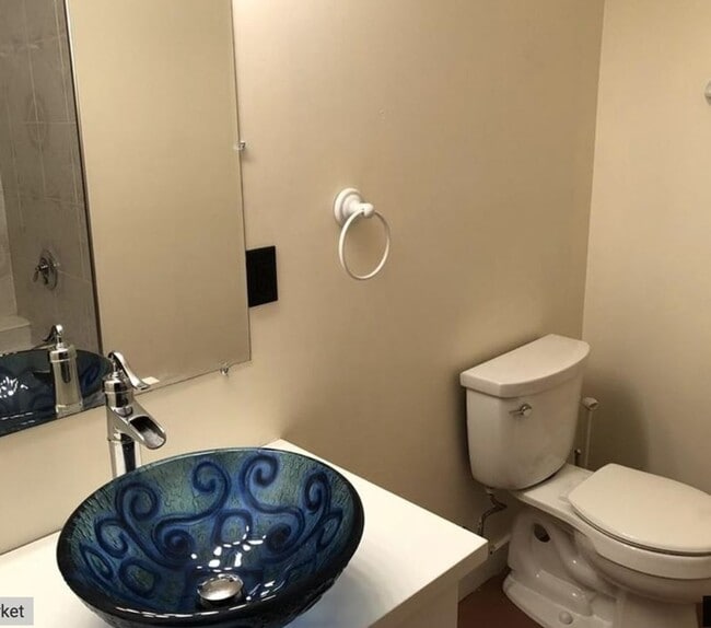 Building Photo - 406 Lincoln St