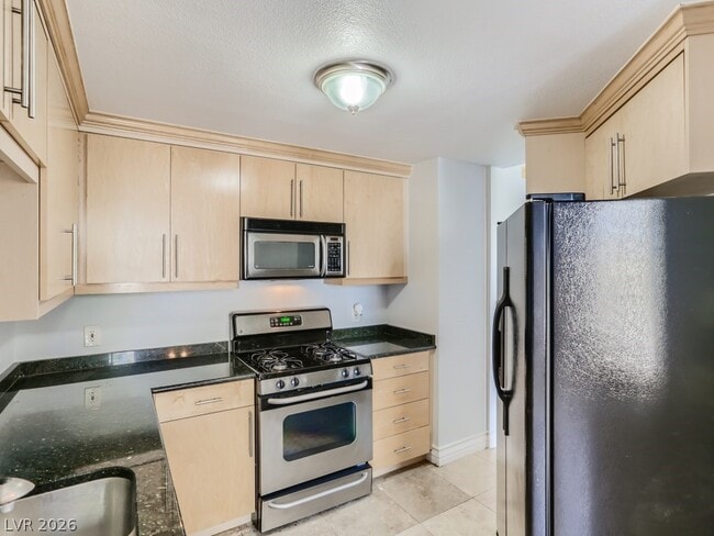 Building Photo - 260 E Flamingo Rd