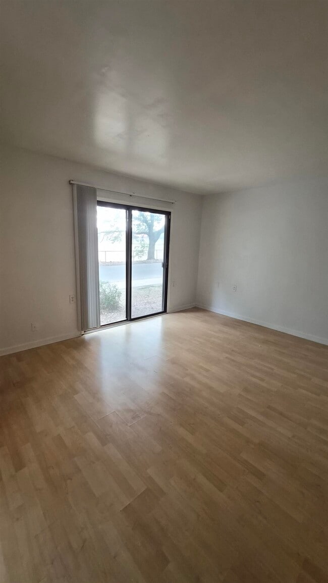 Building Photo - 329 Mabry St