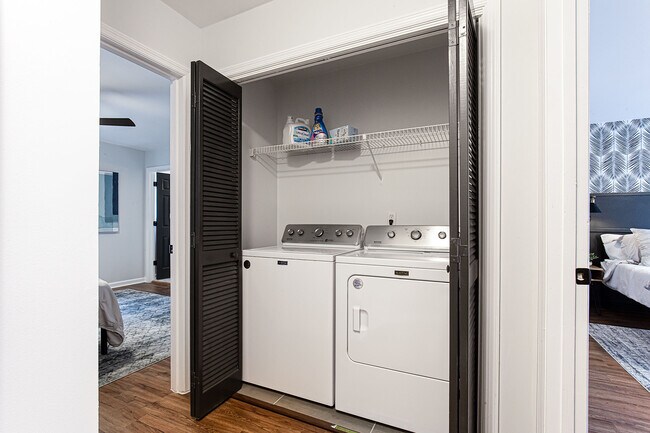 Building Photo - 2580 Old Roswell Rd SE