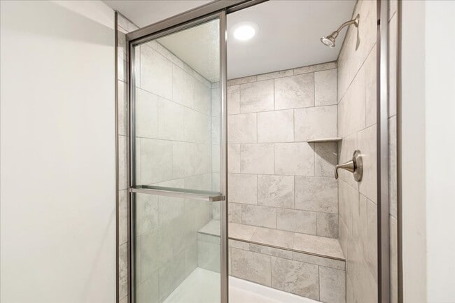 Building Photo - 1 month free with 24-month lease! Attracti...