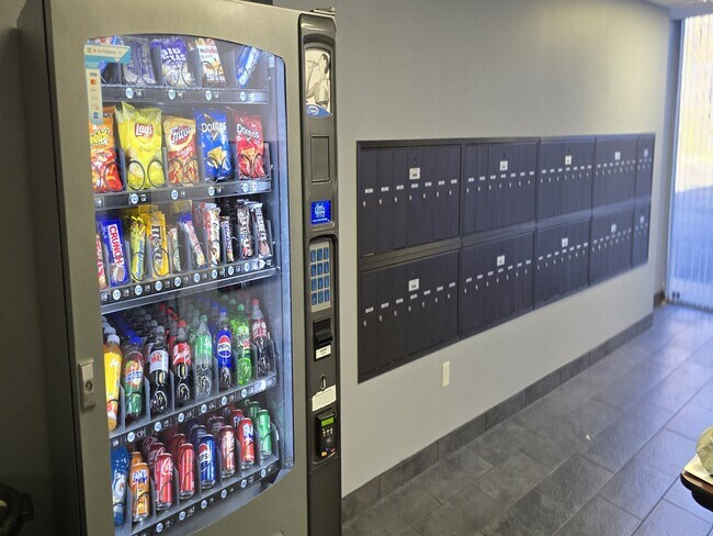 Building Photo - 1271 Poplar Ave