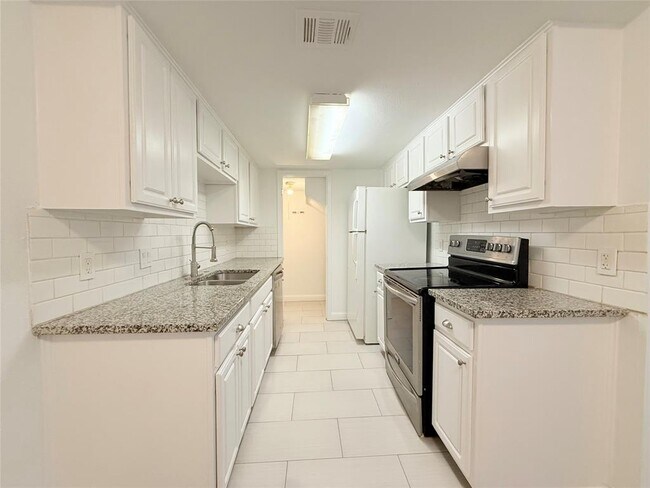Primary Photo - 2124 Burton Dr