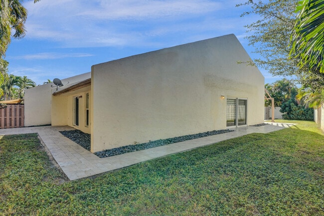 Building Photo - 21760 Contado Rd