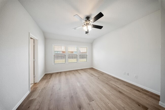 Building Photo - 6000 Meadowglen Dr