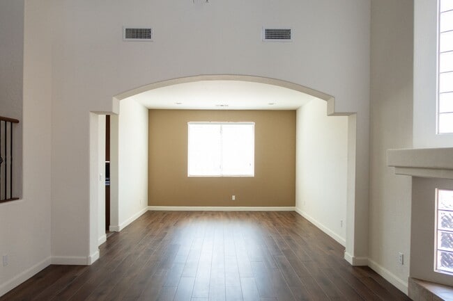 Building Photo - 4 Bed + Office | 3 Bath | 3-Car Garage | E...