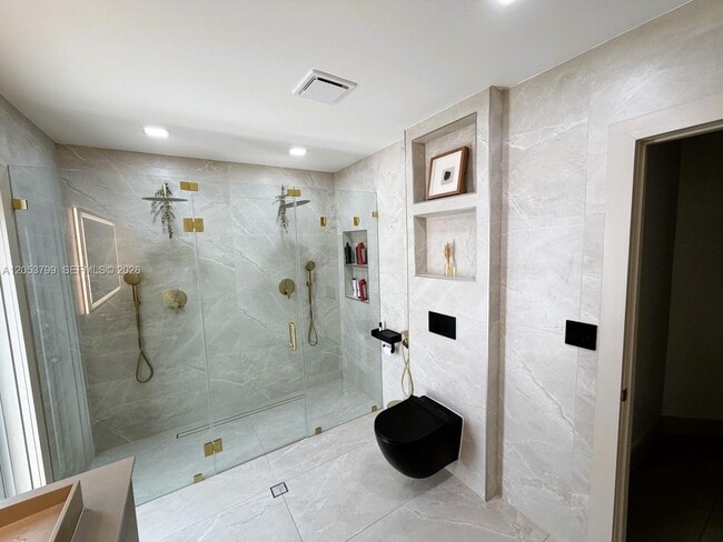 Building Photo - 10950 SW 40 Ct