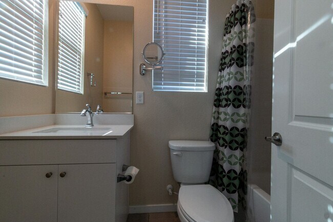 Building Photo - 544 Ruby Mesa Ave