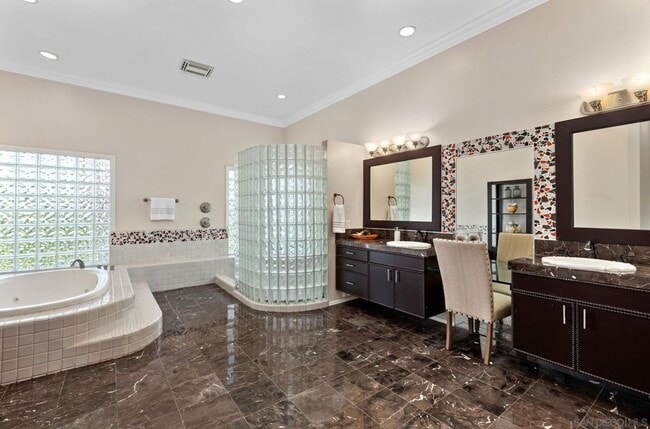 Building Photo - Spacious 4-Bedroom Home with Pool, Panoramic Views, and Solar on 1.5 Acres