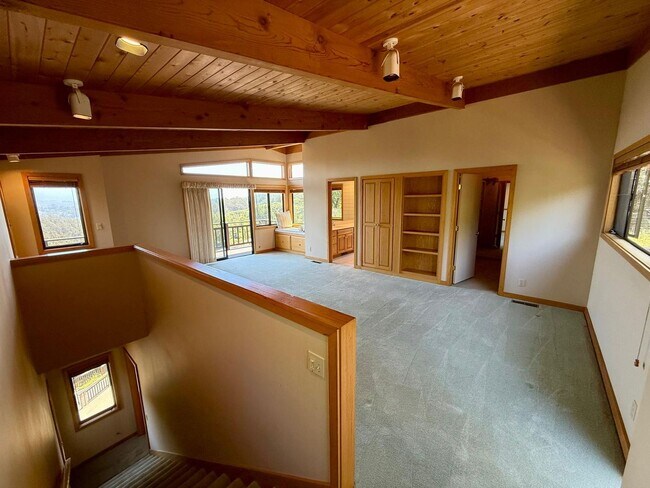 Building Photo - SPACIOUS THREE BED / THREE BATH HOME OFF OF PANORAMIC HWY WITH STUNNING VIEWS