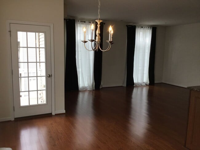 Building Photo - 3030 Meridian Cmns