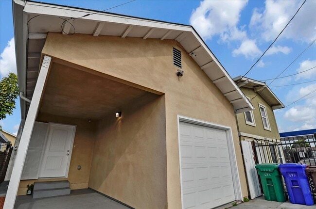 Building Photo - 683 Harbour Way