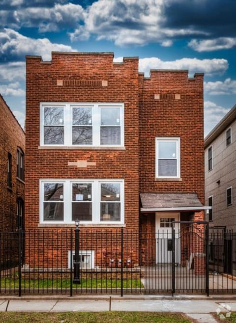 Building Photo - 7240 S Cornell Ave
