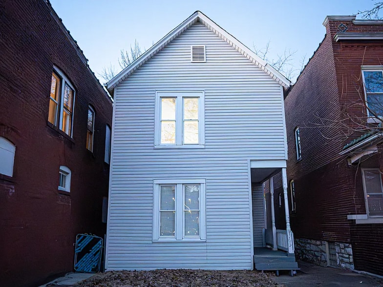 Building Photo - 5363 Arsenal St