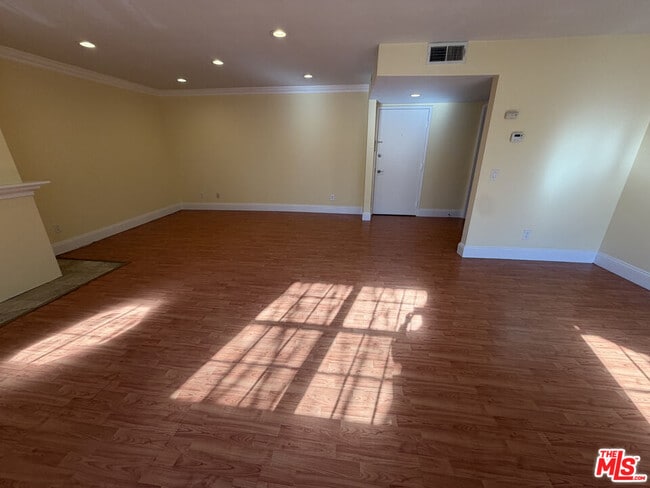 Building Photo - 698 S Berendo St