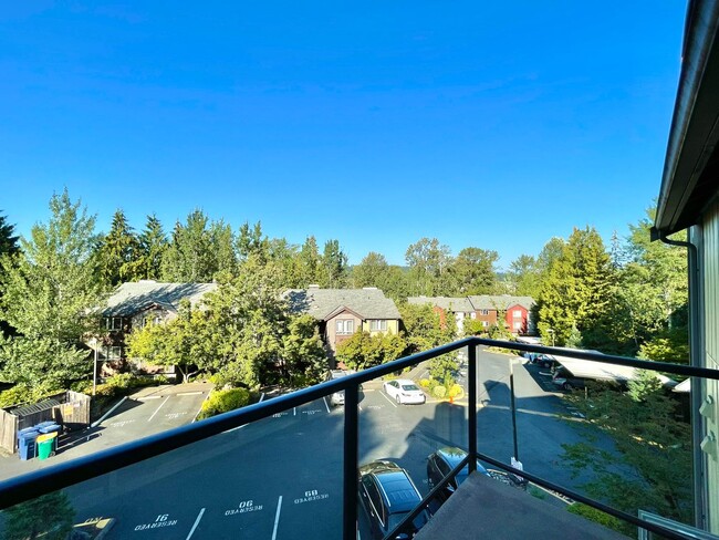 Building Photo - Great Condo For Rent