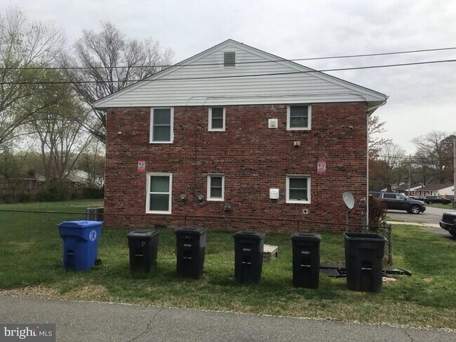 Primary Photo - 3 Oak St