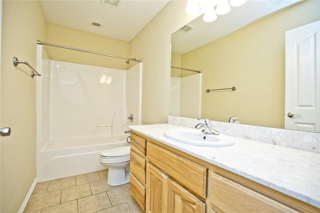 Building Photo - 1250 Torbay Trce