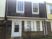 Building Photo - Recently Updated Fairlawn Townhome in High...