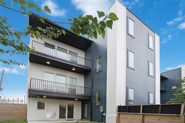 Building Photo - 5914 Val Verde St