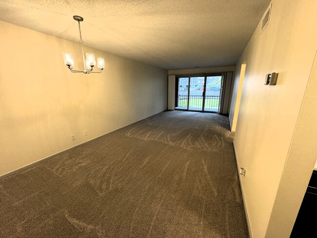 Building Photo - Colony Way Condo! Cable Included! All Bran...