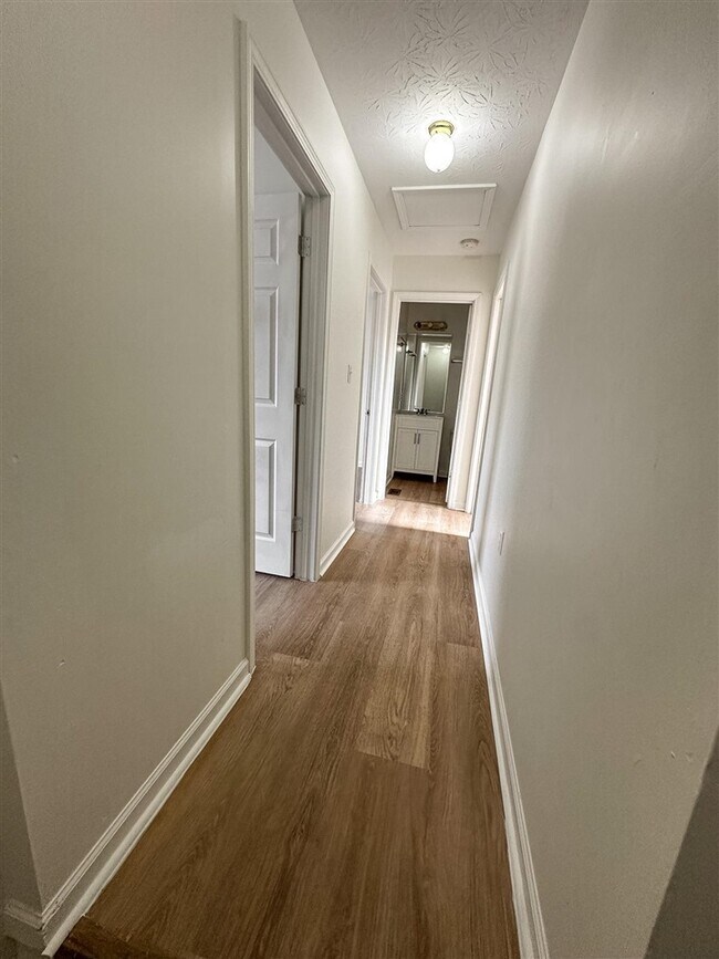 Building Photo - 1225 N Lee Dr