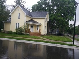 Building Photo - 204 Edna St