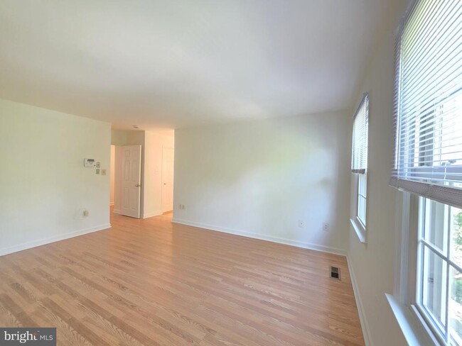 Building Photo - 5814 Tudor Ln