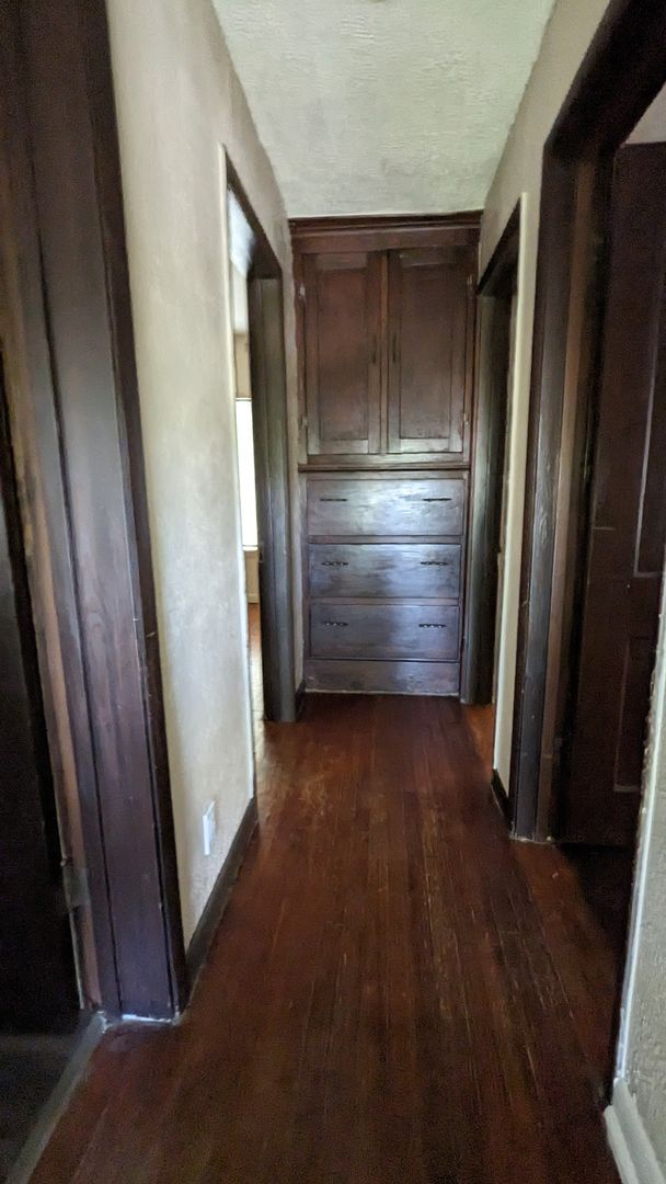 Building Photo - East End home near hospital, restaurants, grocery