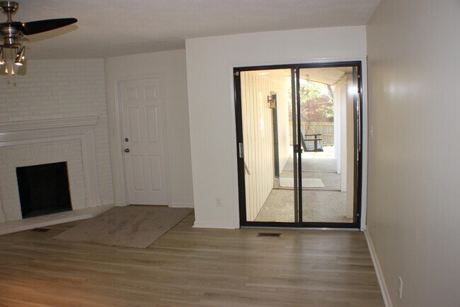 Building Photo - 3193 Carriage Ln