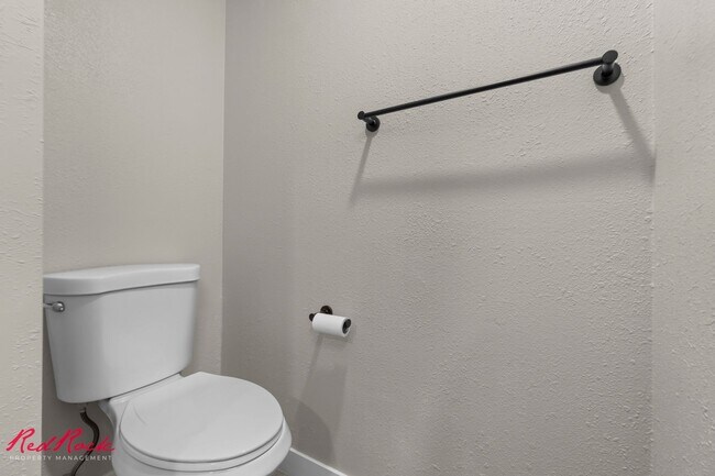 Building Photo - 2 Bedroom Condo in the Heart of St. George!