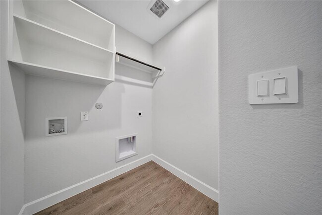 Building Photo - 615 Sand Branch Dr