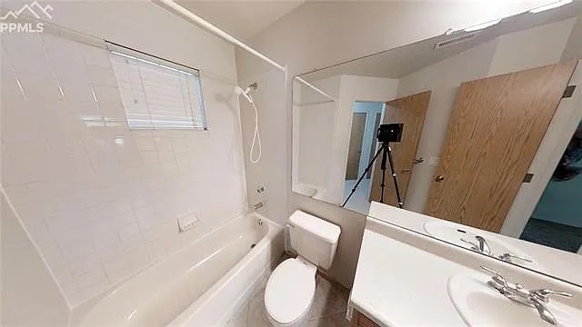 Building Photo - 2119 Troy Ct