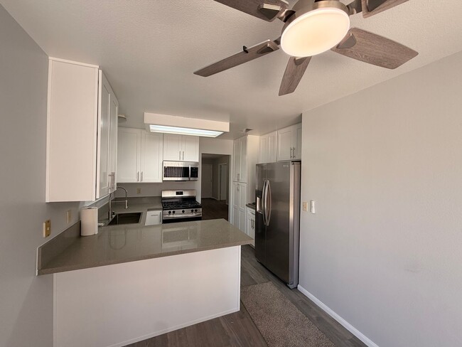 Building Photo - Welcome to this charming single-story home located in the Sunrise Manor!