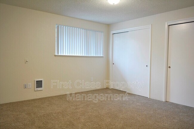 Building Photo - 1673 Dollar St