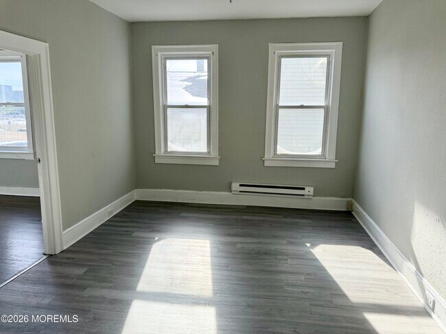 Building Photo - 37 2nd Ave