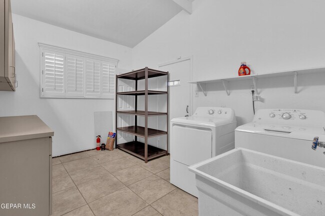 Building Photo - 4200 Wallington Dr