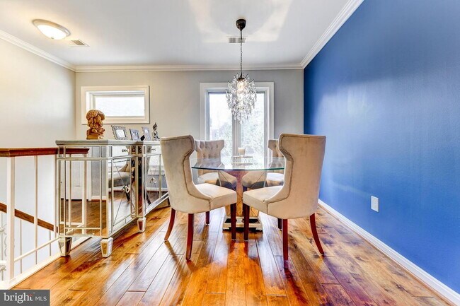 Building Photo - Elegant Arlington Residence with Comfortable Living and Ideal Location